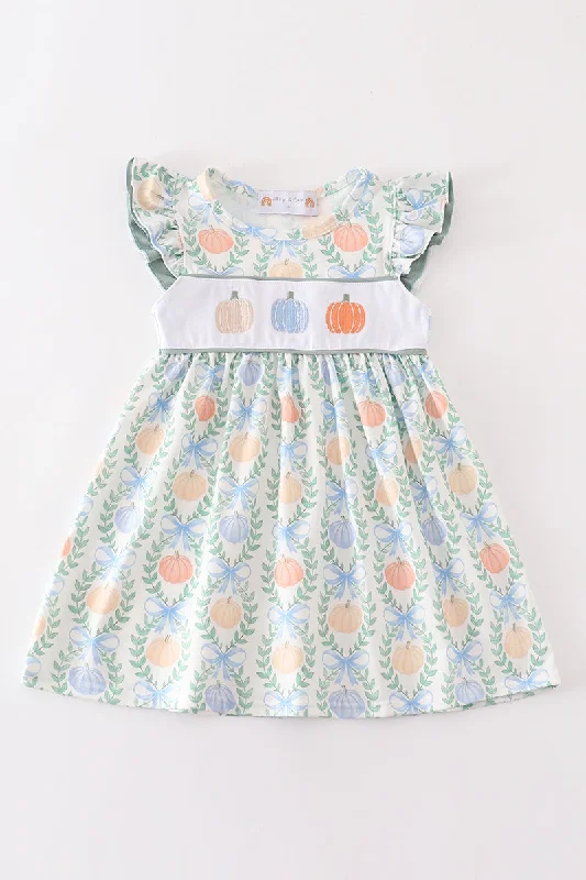 Green pumpkin embroidery dress